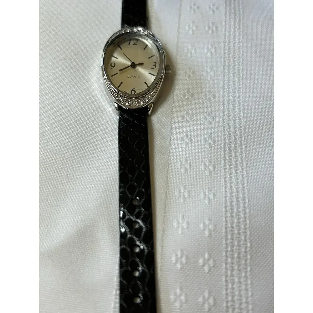 Women's Silver Analog Watch New Battery Arabic Numerals Oval Dial 2010s Casual
